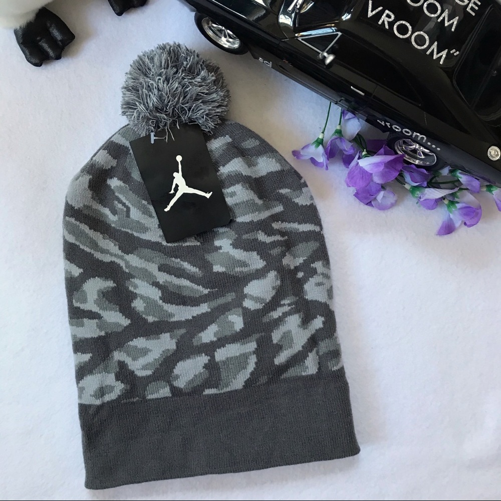 Jordan NWT Jumpman Beanie with Pom-Pom Unisex - Picture 3 of 6